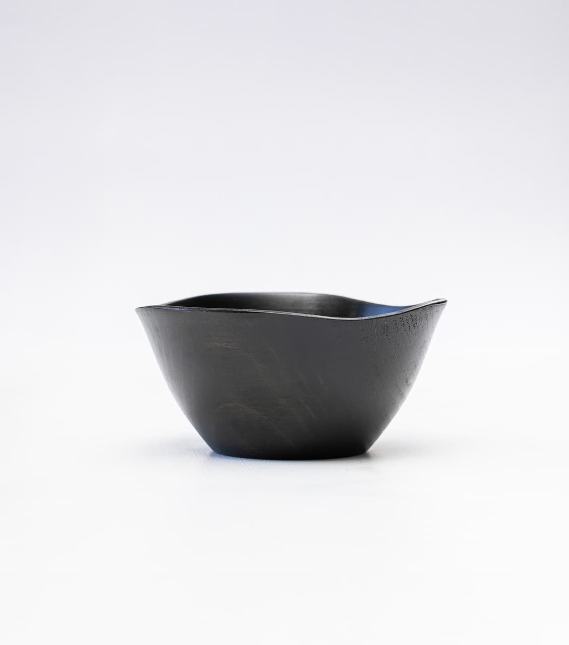 毎日のごはんが、もっと楽しみになる。花びらのような山中漆器ボウル｜Rin ボウルM セサミ