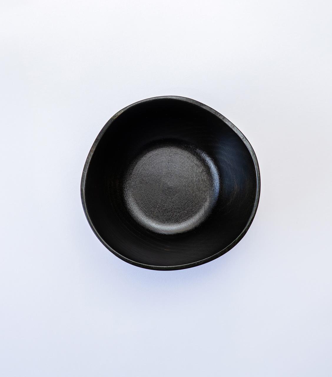 毎日のごはんが、もっと楽しみになる。花びらのような山中漆器ボウル｜Rin ボウルM セサミ | 2枚目